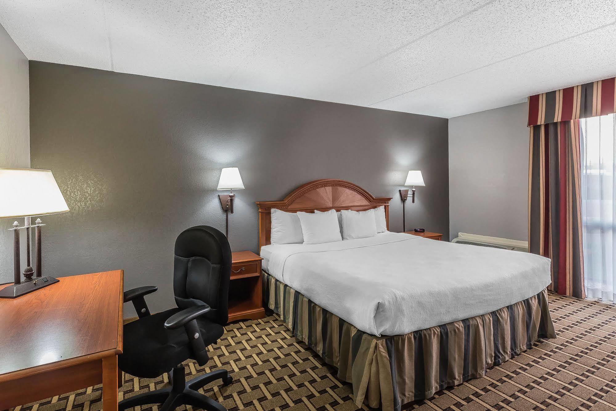 Fairbridge Inn And Suites White Exterior foto